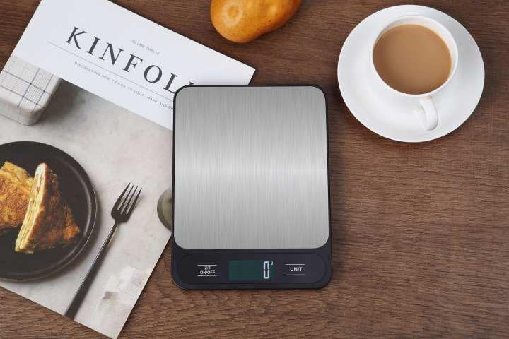 Silver and black digital kitchen scale — photo 5